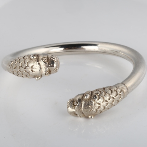 196 - A silver lion-head torque bangle, after the Ancient Greek, internal diameter 5.5cm, 29.4g