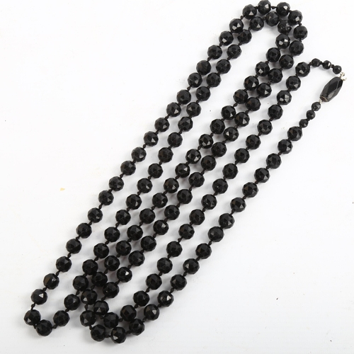 206 - A long single-strand faceted jet bead necklace, bead diameter 11.3mm, necklace length 170cm, 201.9g