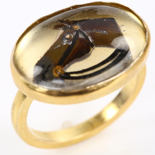 266 - An Essex Crystal style reverse painted horse-head ring, unmarked silver-gilt settings, setting heigh... 