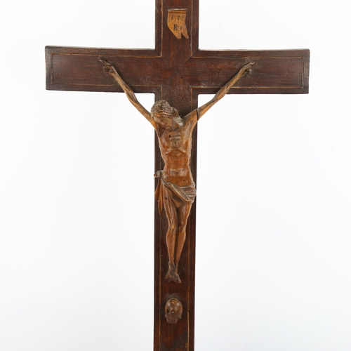 1084 - A 19th century rosewood crucifix with boxwood mount, height 55cm