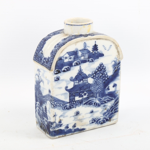 1159 - An 18th century Chinese blue and white porcelain tea caddy, height 11cm