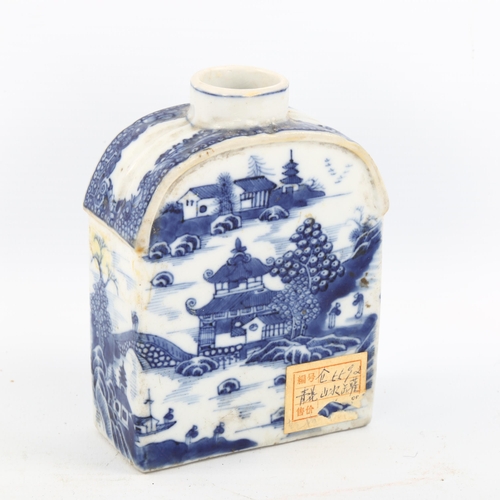 1159 - An 18th century Chinese blue and white porcelain tea caddy, height 11cm