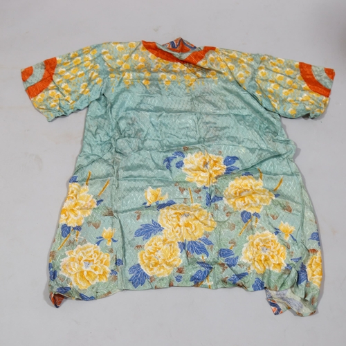 1213 - A Japanese silk jacket, early to mid-20th century