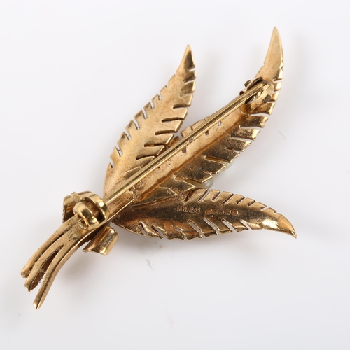 357 - A late 20th century 9ct gold cultured pearl fern brooch, maker's marks HW and S, hallmarks Birmingha... 