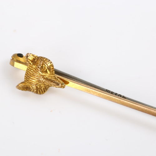 381 - An early 20th century 9ct gold fox mask bar brooch, length 48.3mm, 1.5g