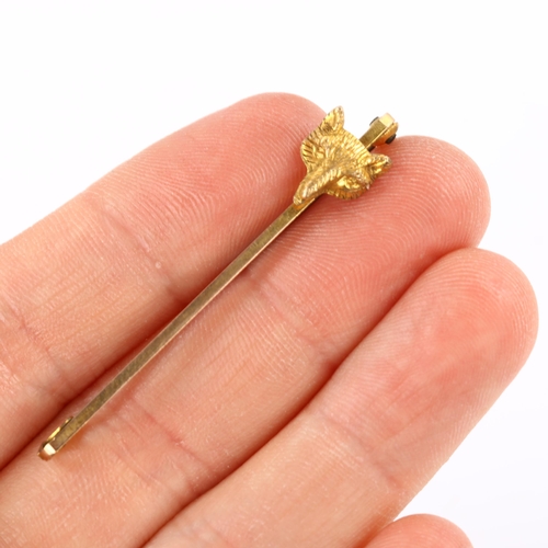 381 - An early 20th century 9ct gold fox mask bar brooch, length 48.3mm, 1.5g