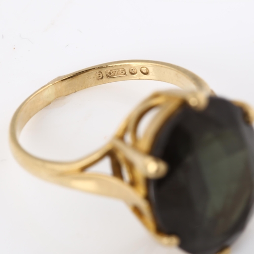 388 - A late 20th century 9ct gold green quartz dress ring, hallmarks London 1971, setting height 17.2mm, ... 