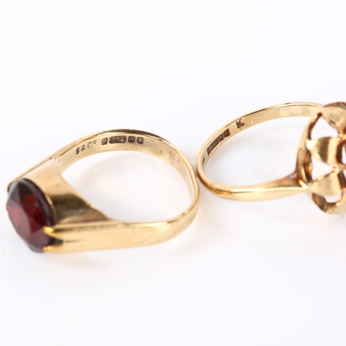 413 - 2 x 9ct gold garnet rings, sizes O and P, 7.3g total (2)