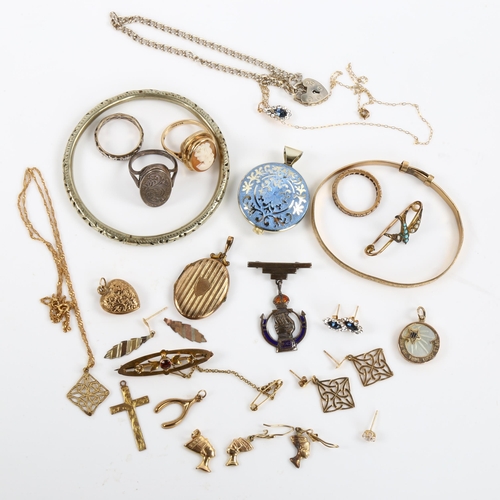 429 - Various jewellery, including 9ct gold cameo ring, 9ct heart pendant, 9ct garnet brooch, silver poiso... 