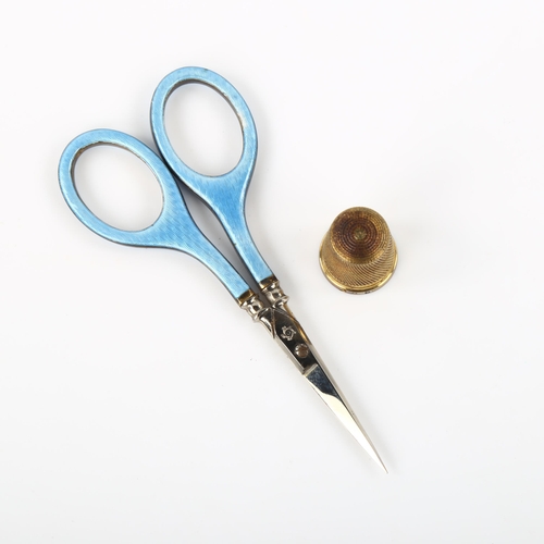 500 - A leather-cased 2-piece silver and blue enamel sewing set, comprising scissors and thimble, size 8, ... 