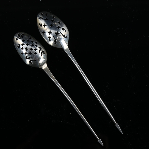 554 - 2 x 18th century silver Mote spoons, pierced bowls with pointed arrowhead terminals, maker's marks T... 