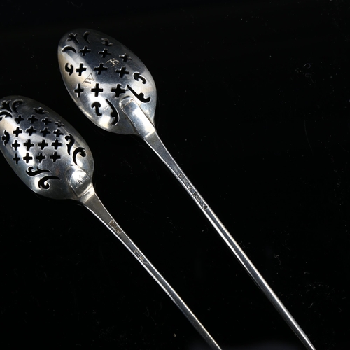 554 - 2 x 18th century silver Mote spoons, pierced bowls with pointed arrowhead terminals, maker's marks T... 