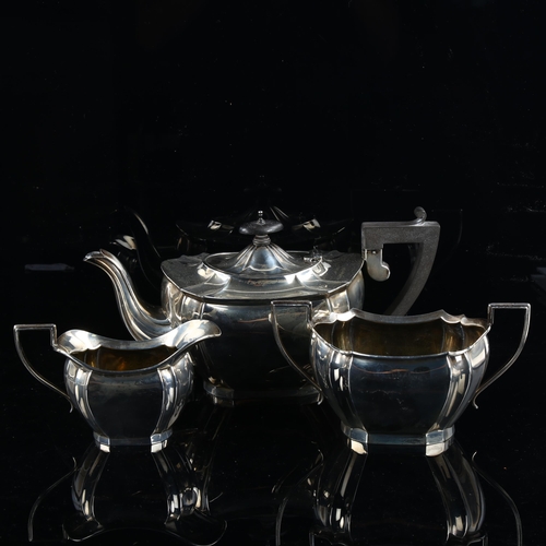 583 - A George V silver 3-piece tea set, comprising teapot, 2-handled sugar bowl, and cream jug, oval-shap... 