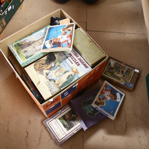 524 - A large selection of Vintage jigsaw puzzles