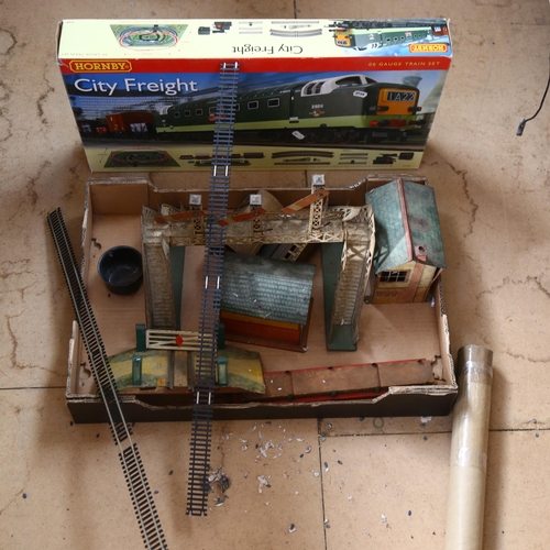 567 - Various model railway items, including train set plugs, metal signals, gates etc, and a City Freight... 