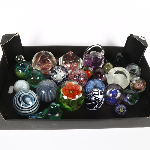 573 - A tray of glass paperweights, including Mdina, Isle of Wight, Gozo, Caithness and Guernsey