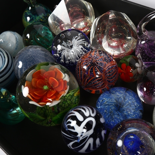 573 - A tray of glass paperweights, including Mdina, Isle of Wight, Gozo, Caithness and Guernsey