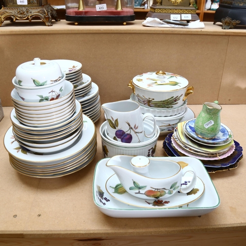 576 - Royal Worcester Evesham dinnerware, decorative plates etc