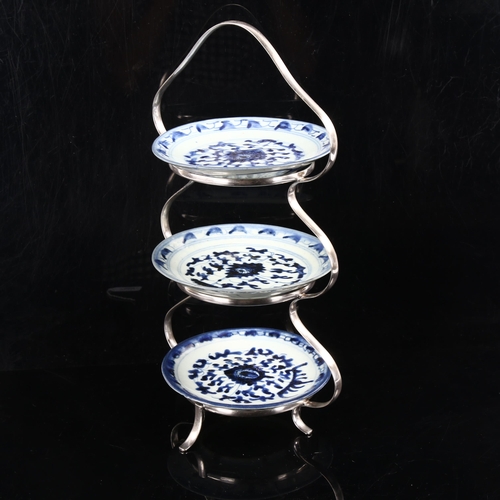 235 - A set of 3 Chinese blue and white 18th / 19th century porcelain plates, hand painted decoration, dia... 