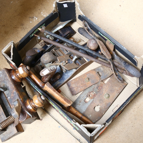 261 - A Victorian moulding plane, Spokeshave smoothing planes etc (boxful)