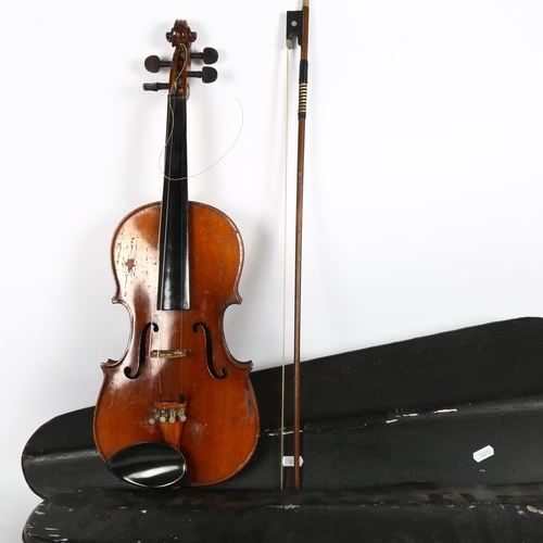 281 - A violin and bow in case, and spare empty case (no bow or violin)