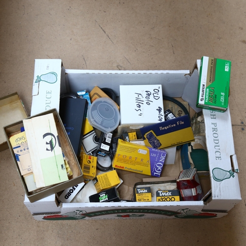 320 - Various Vintage camera film, including Portra Kodak Professional and Fujifilm Fujicolour Reala CS120... 