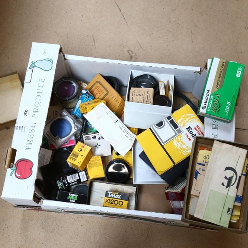 320 - Various Vintage camera film, including Portra Kodak Professional and Fujifilm Fujicolour Reala CS120... 