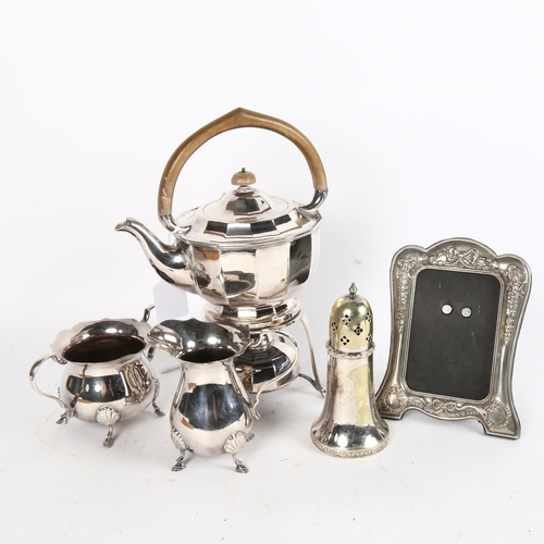 1010 - A silver plated spirit kettle on stand, with burner, a plated sugar sifter, cream jug and sugar bowl... 