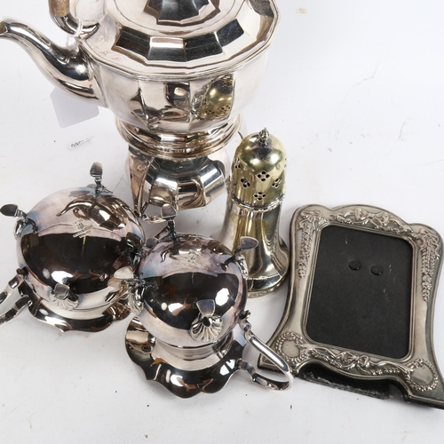 1010 - A silver plated spirit kettle on stand, with burner, a plated sugar sifter, cream jug and sugar bowl... 