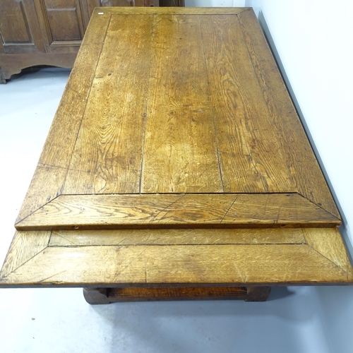 2518 - A 19th century oak draw leaf dining table, on turned legs, with all round stretcher, 136cm (extendin... 