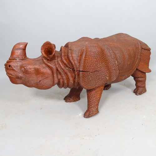 2552 - A carved wooden sculpture of a rhino, L110cm