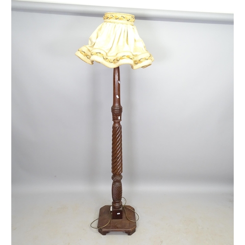 2585 - A mahogany turned wood standard lamp, on platform base, height to bayonet fitting 163cm