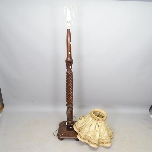 2585 - A mahogany turned wood standard lamp, on platform base, height to bayonet fitting 163cm