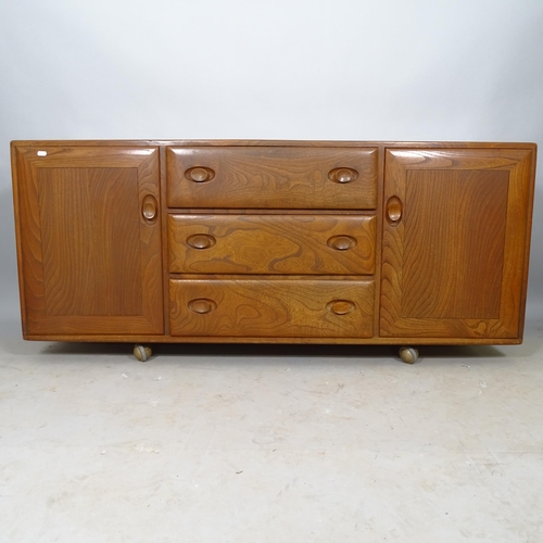 2592 - A mid-century elm sideboard, 156cm x 68cm x 44cm