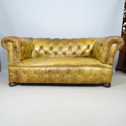 2630 - A Victorian button-back leather upholstered Chesterfield horsehair 2-seater sofa, with single-drop e... 