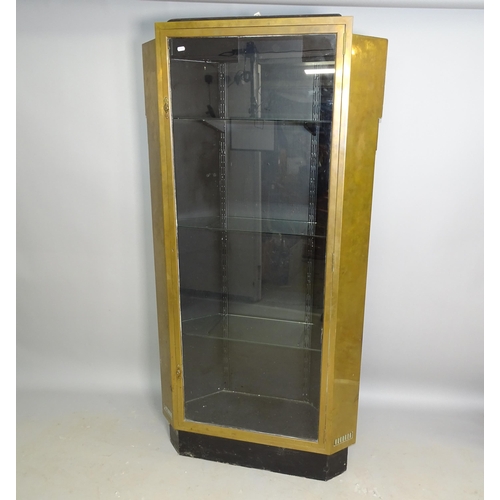 2631 - A brass and painted wooden corner shop display cabinet, with single glazed door and 3 adjustable she... 
