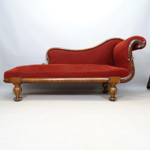 2640 - A Victorian walnut veneered chaise longue, 174cm x 84cm x 67cm