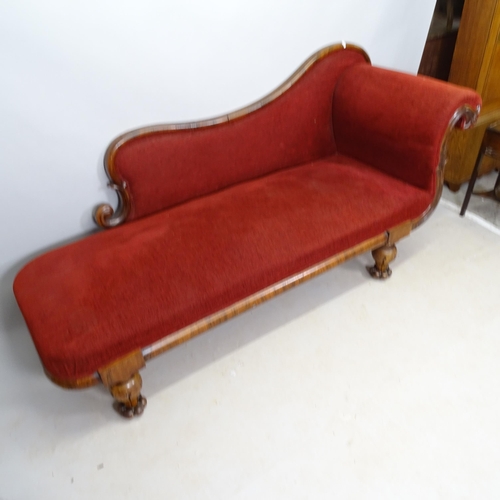 2640 - A Victorian walnut veneered chaise longue, 174cm x 84cm x 67cm