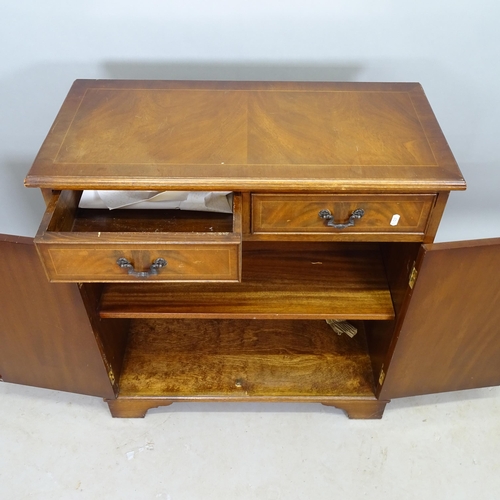 2645 - An Edwardian crossbanded mahogany and satinwood strung hall cabinet, with 2 fitted drawers and cupbo... 