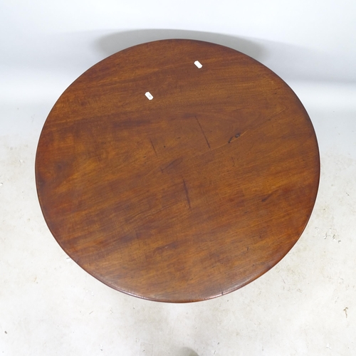 2663 - A Georgian mahogany circular tilt-top occasional table, 75cm x 55cm