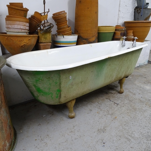 2672 - An enamelled cast-iron bath on claw feet, previously installed in the Reform Club, London, and proba... 