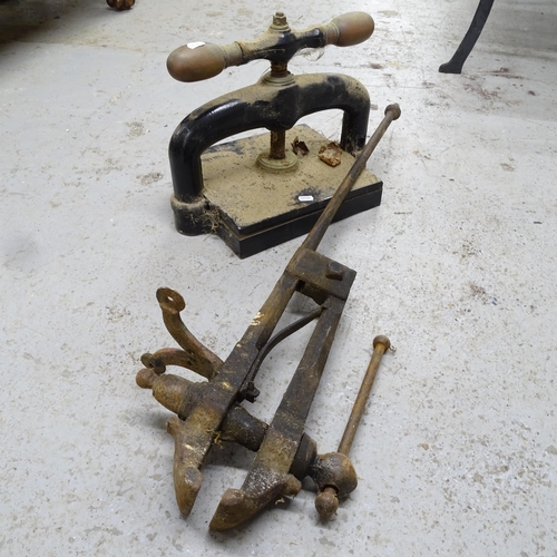 2680 - A painted cast-iron book press