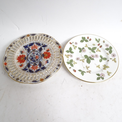 576 - Royal Worcester Evesham dinnerware, decorative plates etc