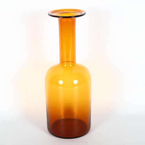 1653 - OTTO BRAUER for Holmegaard, an amber Gul Vase, H 26cm