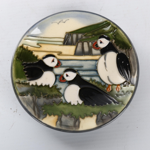 1091 - MOORCROFT POTTERY - a Puffin design dish, 1997, diameter 11.5cm