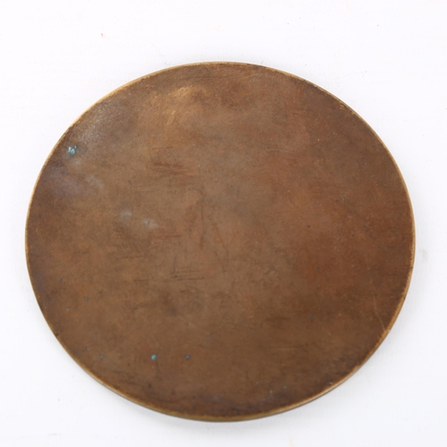 1095 - A Great War Period bronze memorial plaque awarded to Robert Lee, diameter 12cm