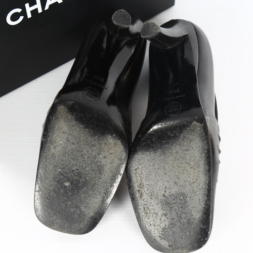 1120 - CHANEL - a pair of lady's black leather high-heeled shoes, size 35.5