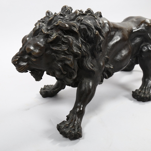 1170 - Patinated bronze sculpture, snarling lion, length 60cm, reprodution