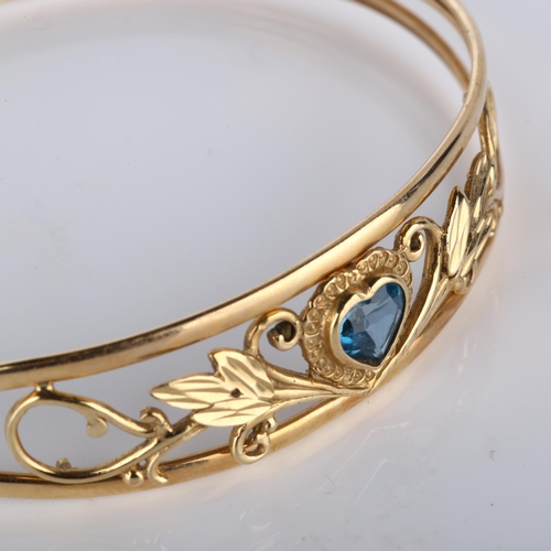 139 - A modern 9ct gold blue topaz heart torque bracelet, openwork floral design, setting height 13.9mm, i... 