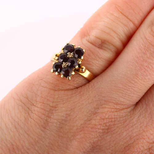 194 - An 18ct gold Bohemian garnet dress ring, set with round-cut garnets, setting height 11.8mm, size I, ... 